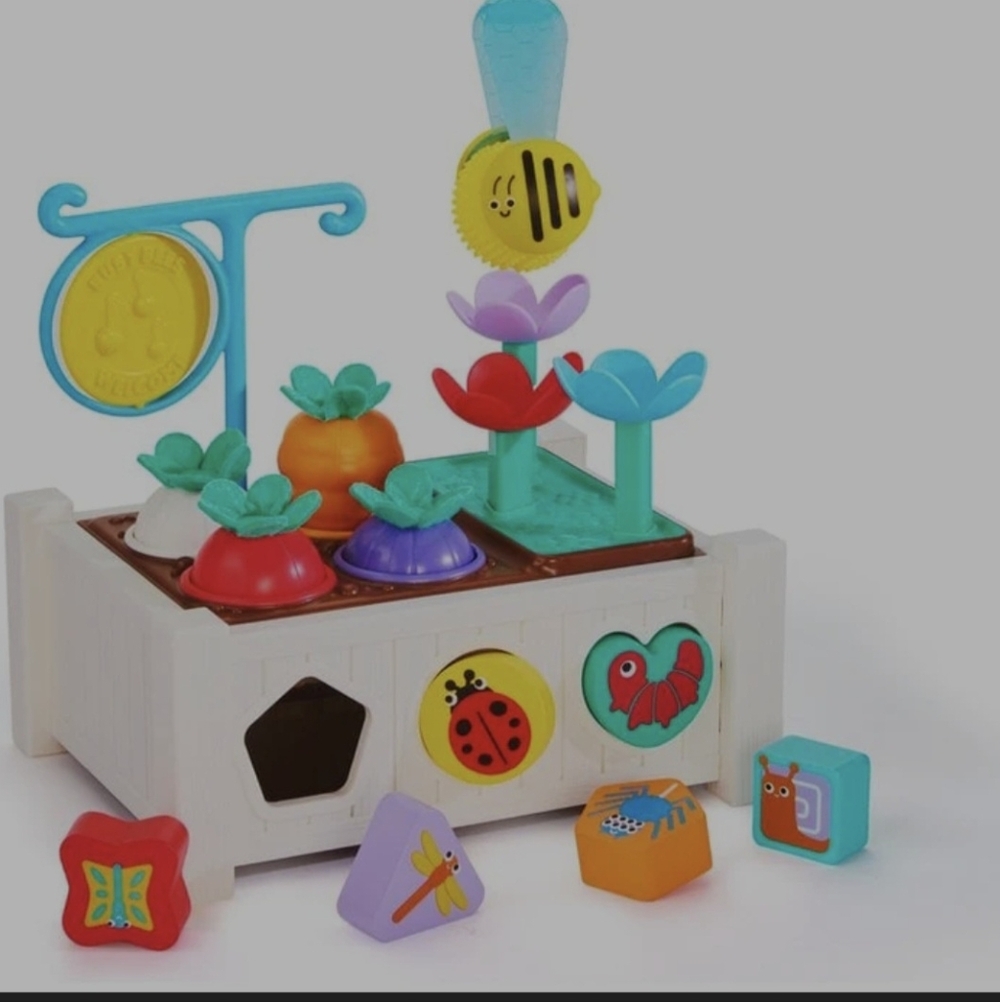 FAO Schwarz Bumble Bee Garden Sort & Match Wooden Toy Set 18+M